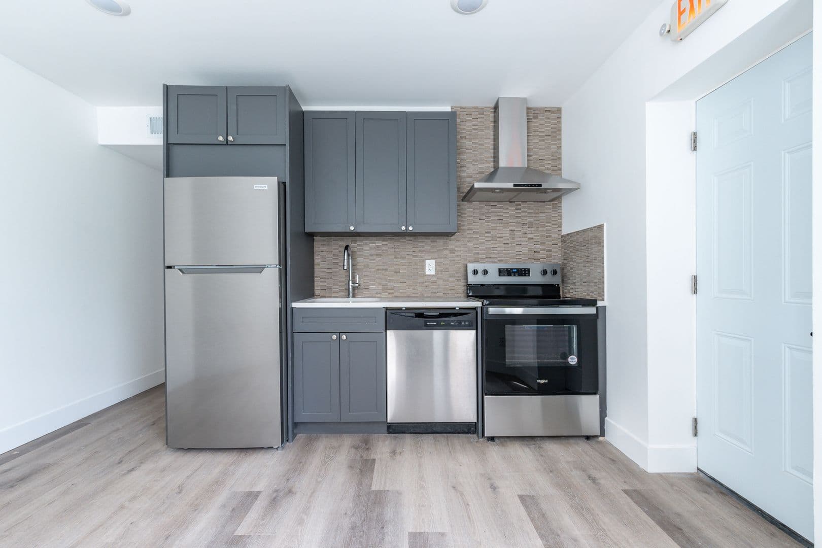 Philadelphia Apartment: 999 N 15th St