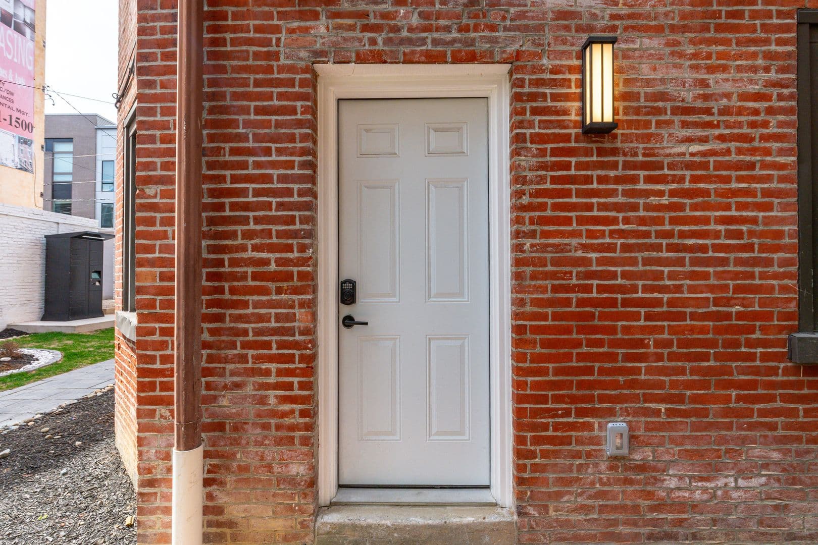Philadelphia Apartment: 999 N 15th St
