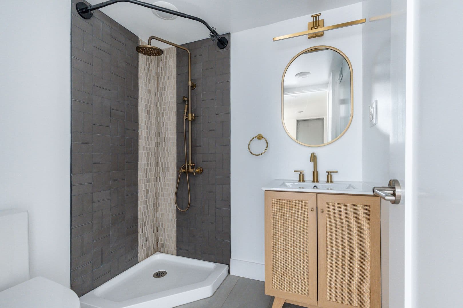 Philadelphia Apartment: 999 N 15th St