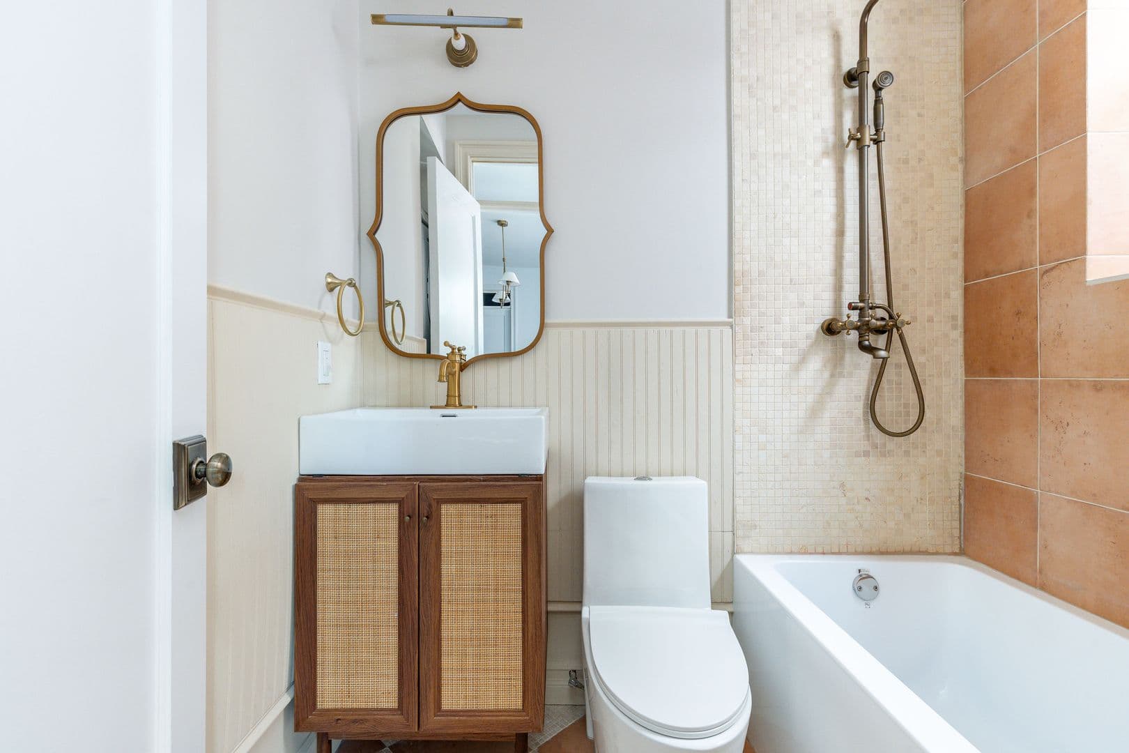 Philadelphia Apartment: 999 N 15th St