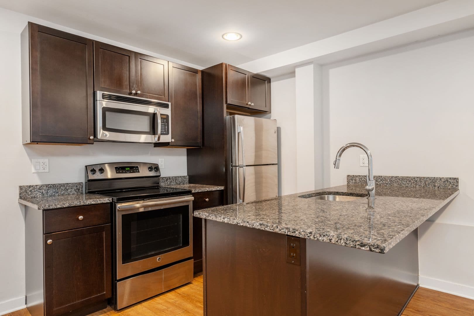 Philadelphia Townhome: 1221 Mt Vernon St