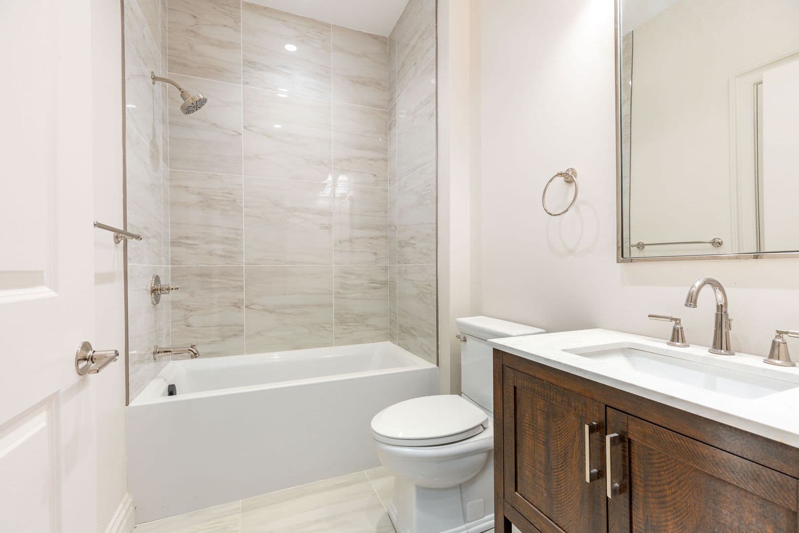 Philadelphia Apartment: 814 North Broad Street
