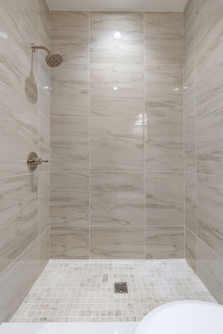 Philadelphia Apartment: 814 North Broad Street