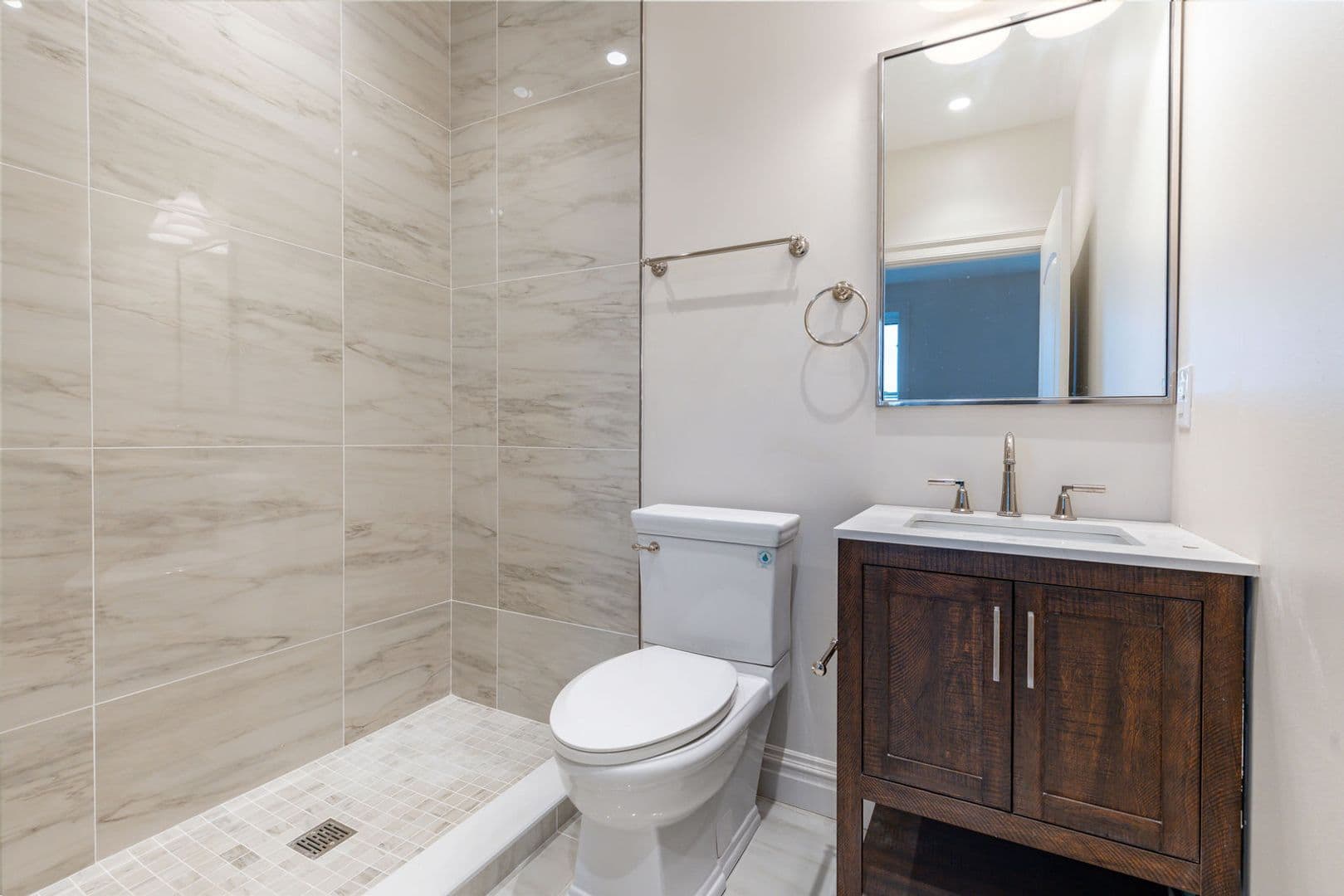 Philadelphia Apartment: 814 North Broad Street