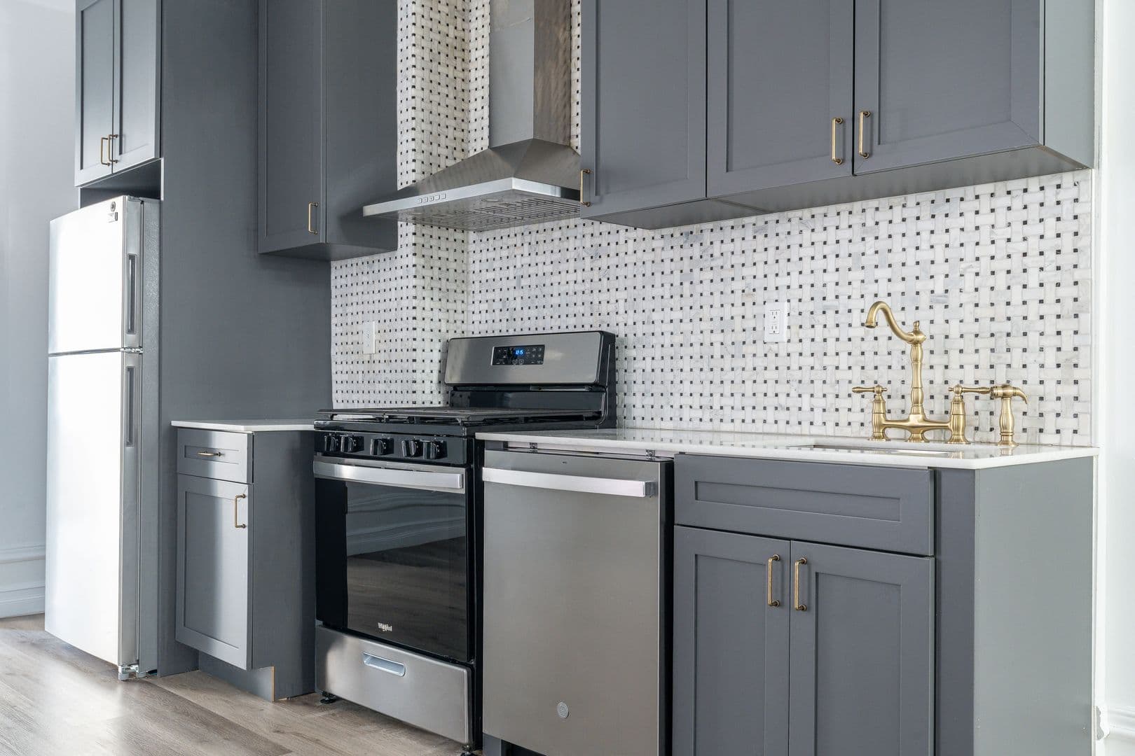 Philadelphia Apartment: 999 N 15th St