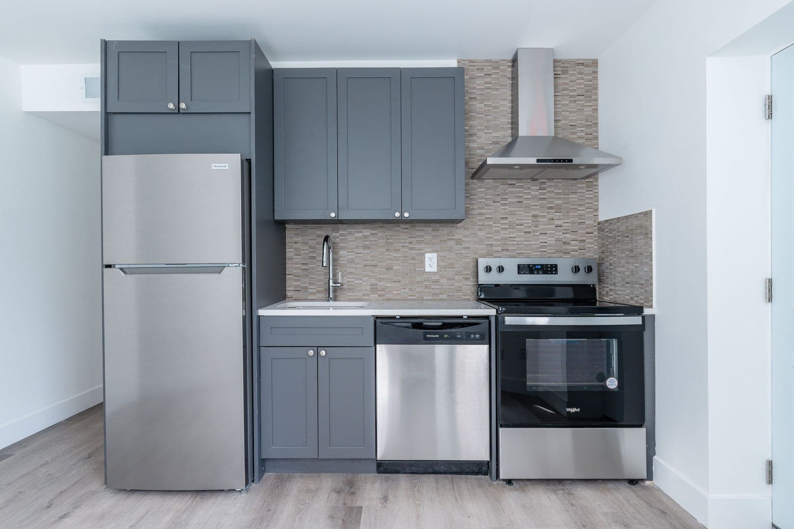 Philadelphia Apartment: 999 N 15th St