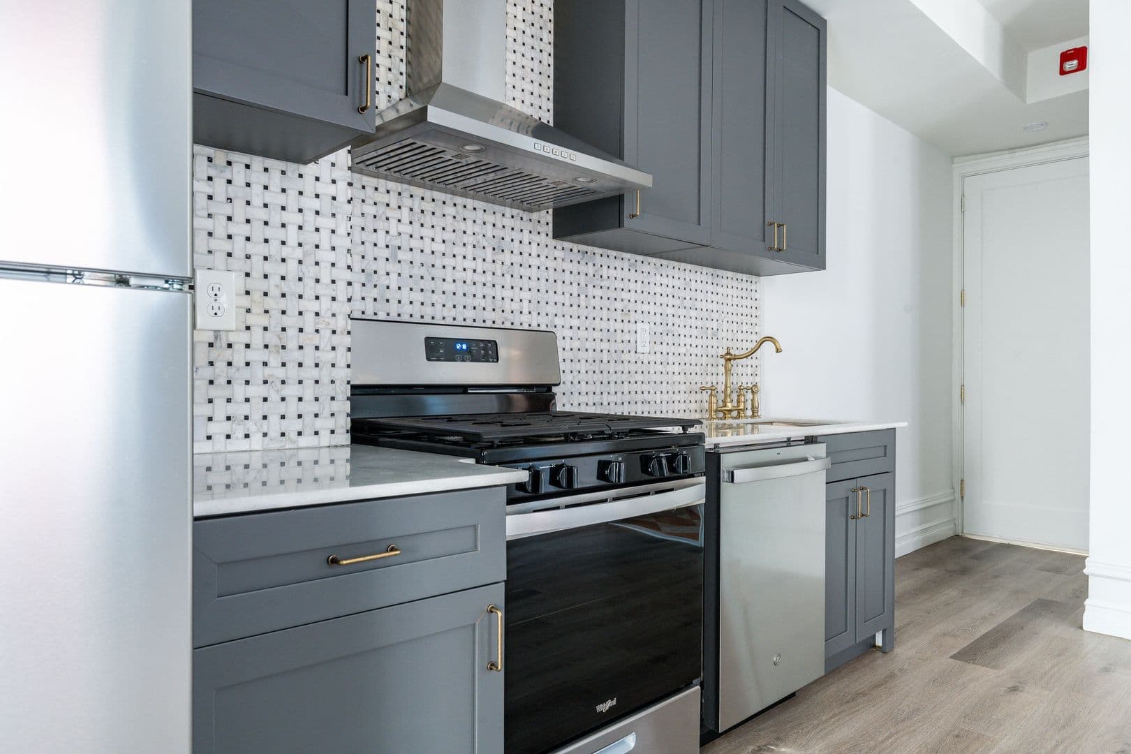 Philadelphia Apartment: 999 N 15th St