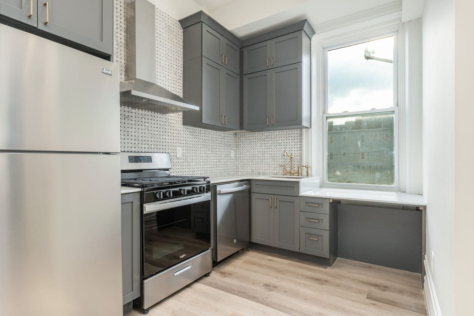 Philadelphia Apartment: 999 N 15th St