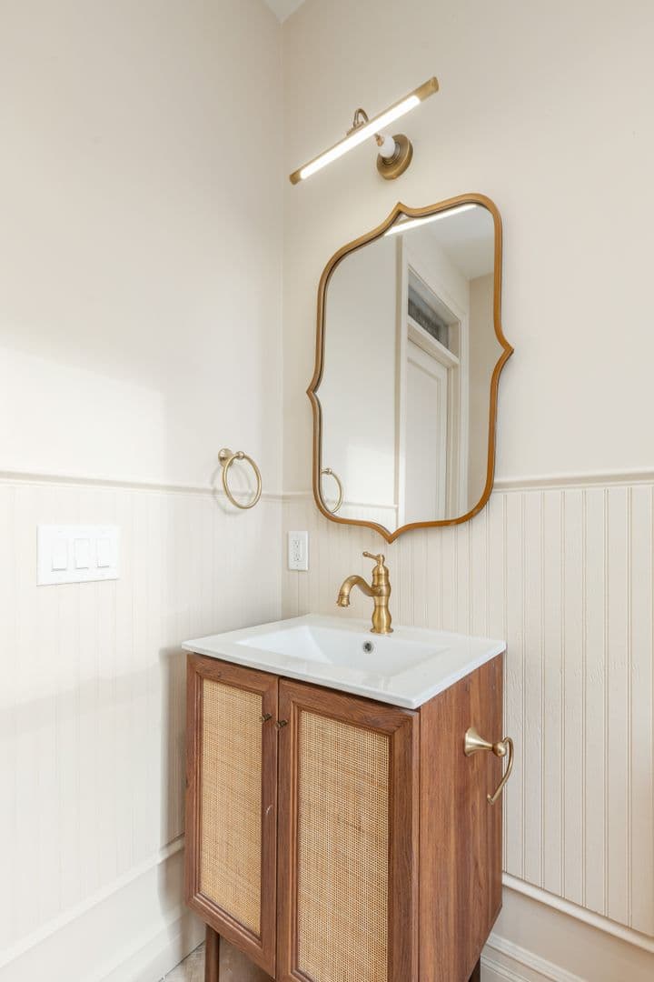 Philadelphia Apartment: 999 N 15th St