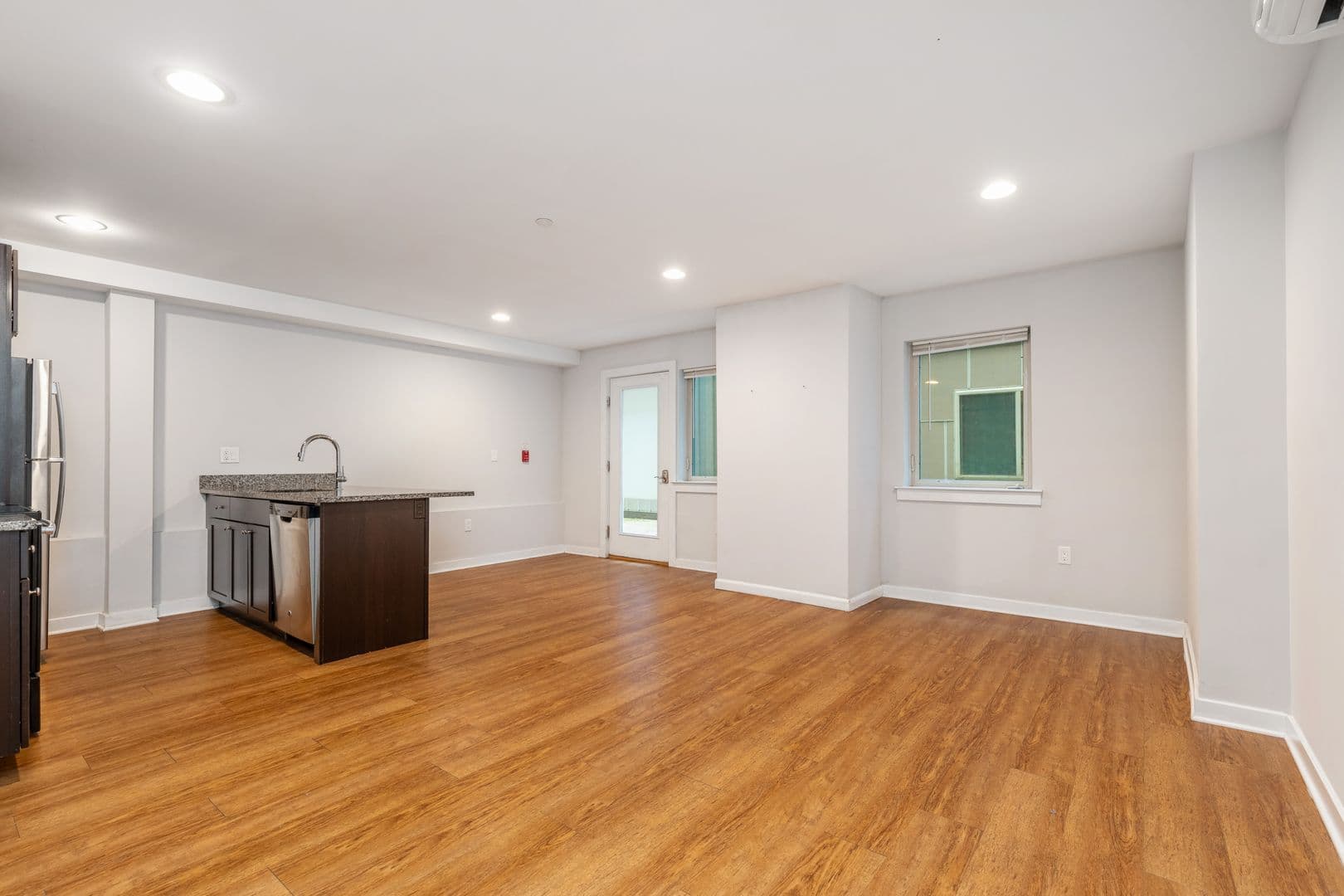 Philadelphia Townhome: 1221 Mt Vernon St