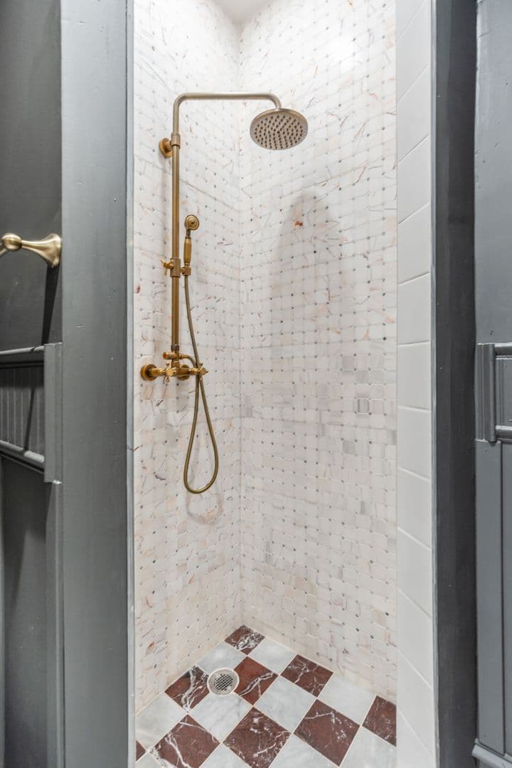 Philadelphia Apartment: 999 N 15th St