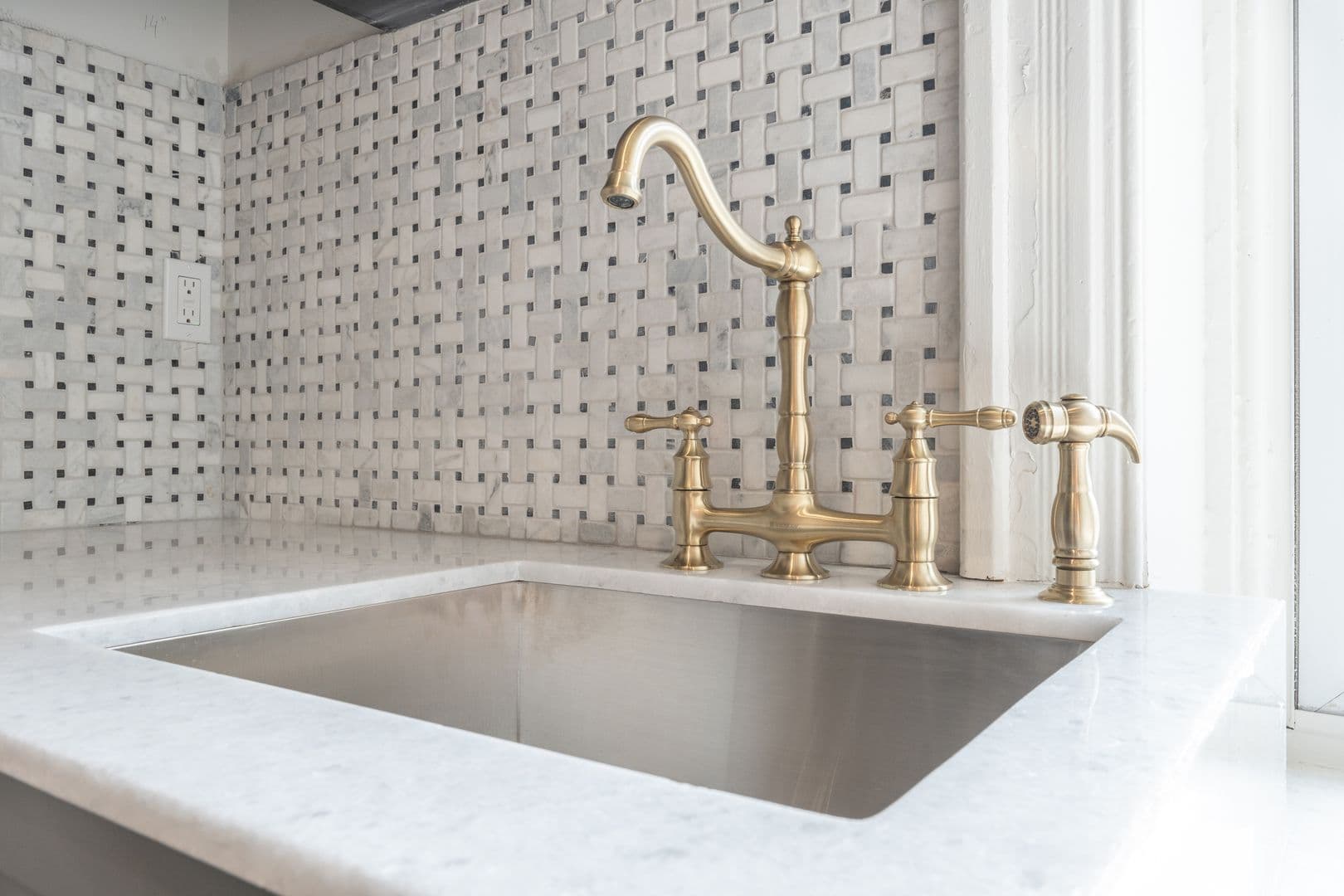 Philadelphia Apartment: 999 N 15th St