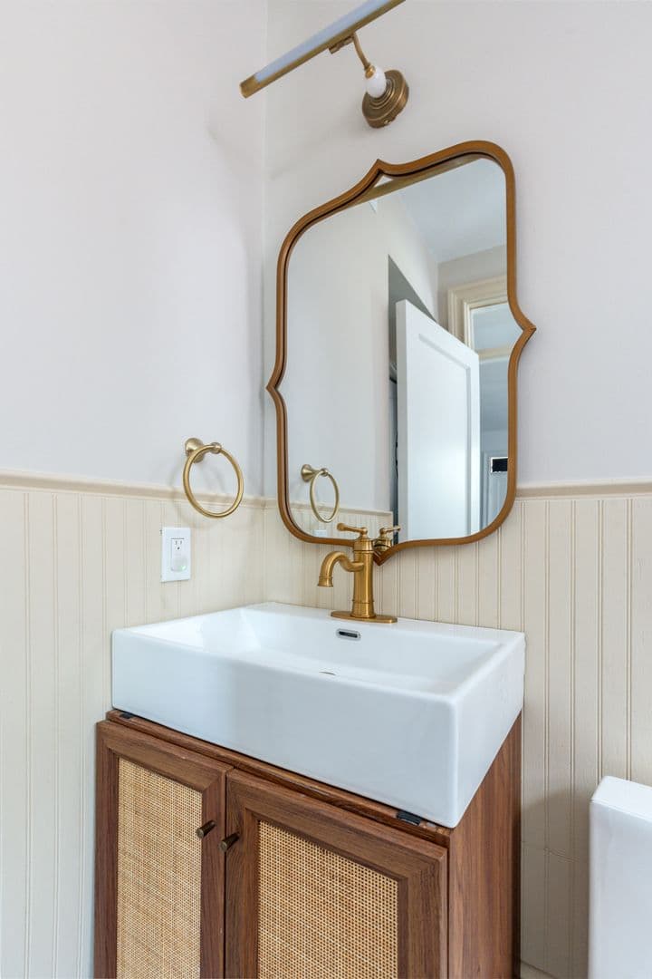 Philadelphia Apartment: 999 N 15th St