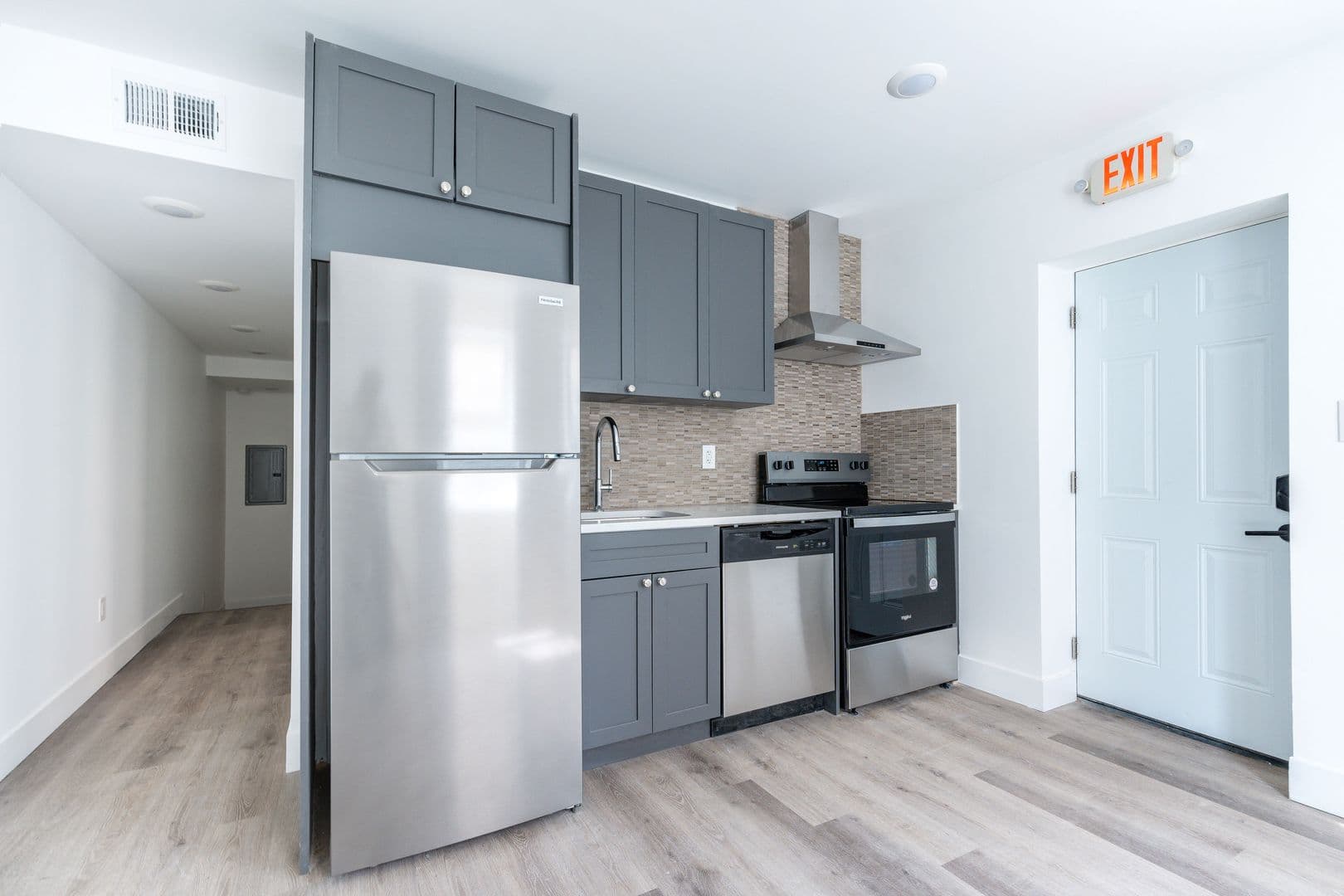Philadelphia Apartment: 999 N 15th St