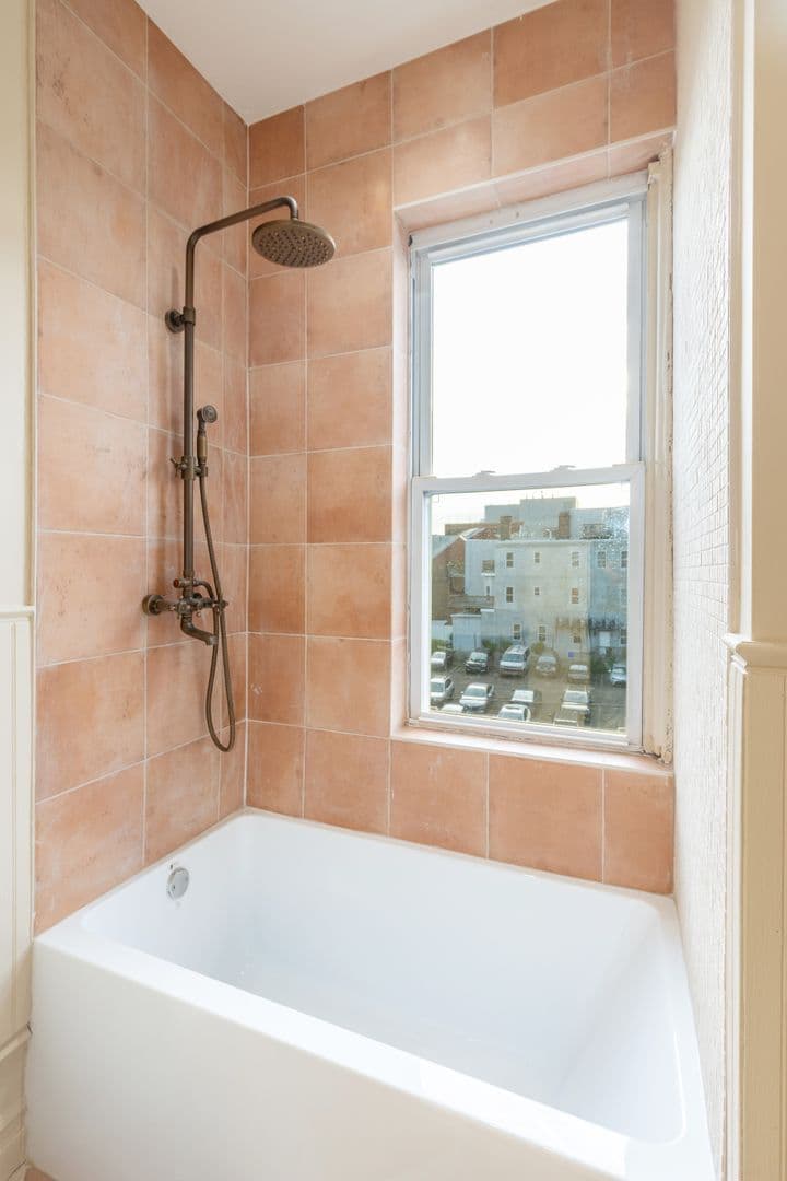 Philadelphia Apartment: 999 N 15th St