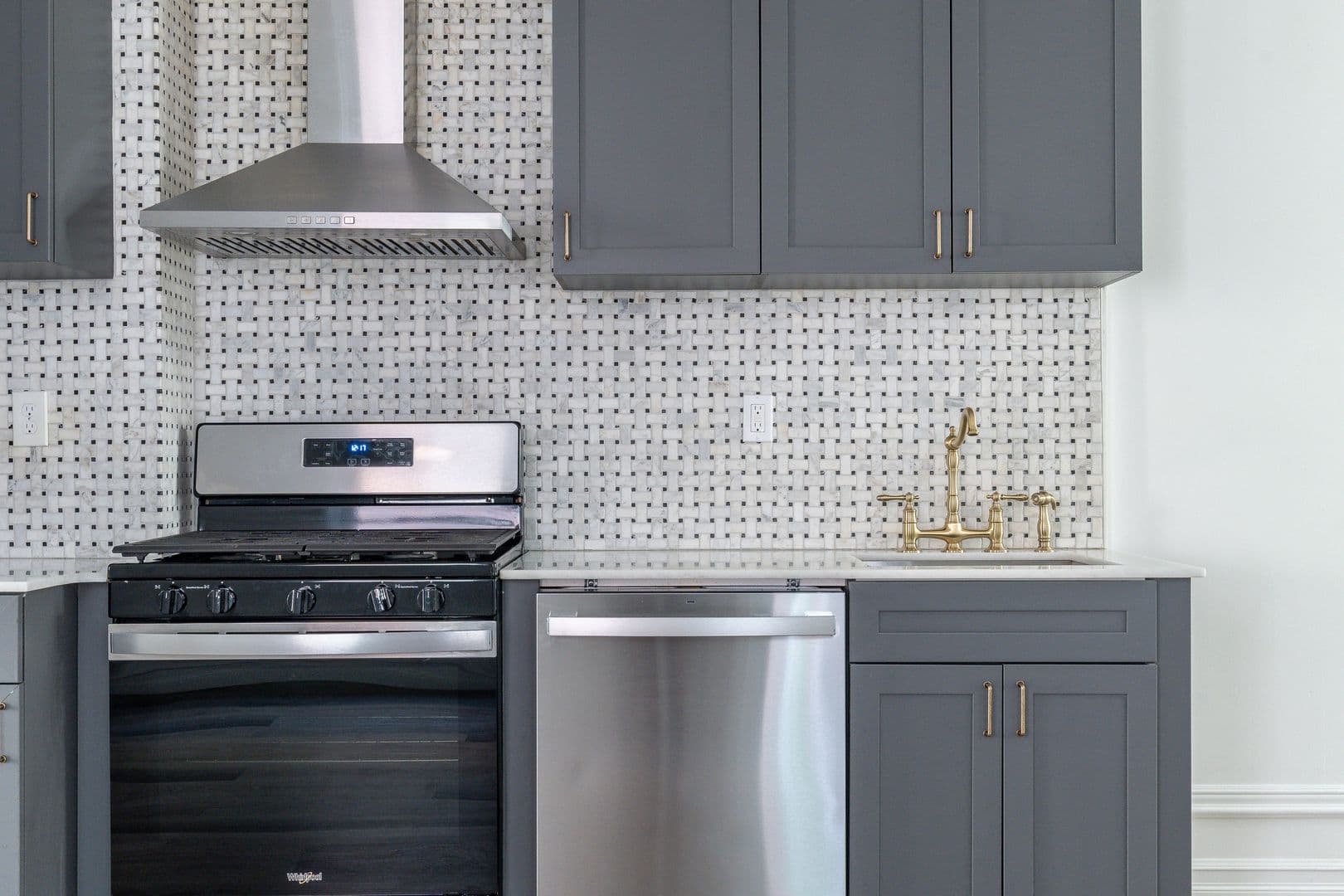 Philadelphia Apartment: 999 N 15th St