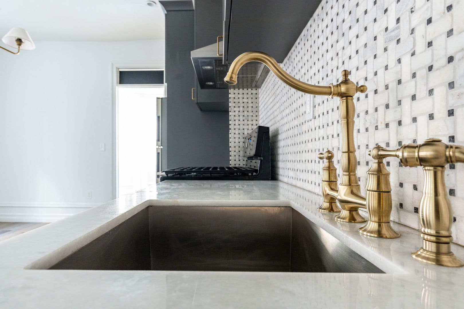Philadelphia Apartment: 999 N 15th St