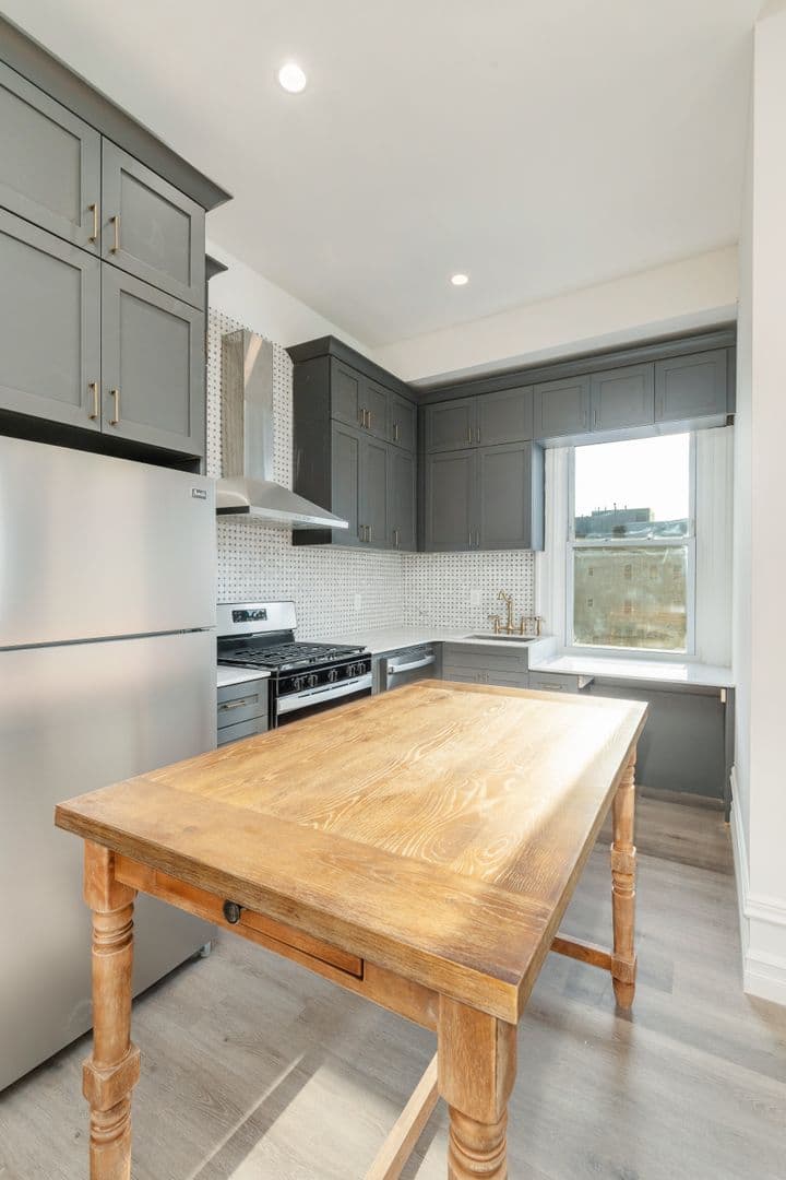 Philadelphia Apartment: 999 N 15th St