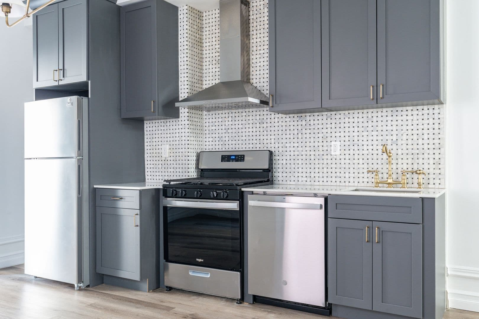 Philadelphia Apartment: 999 N 15th St