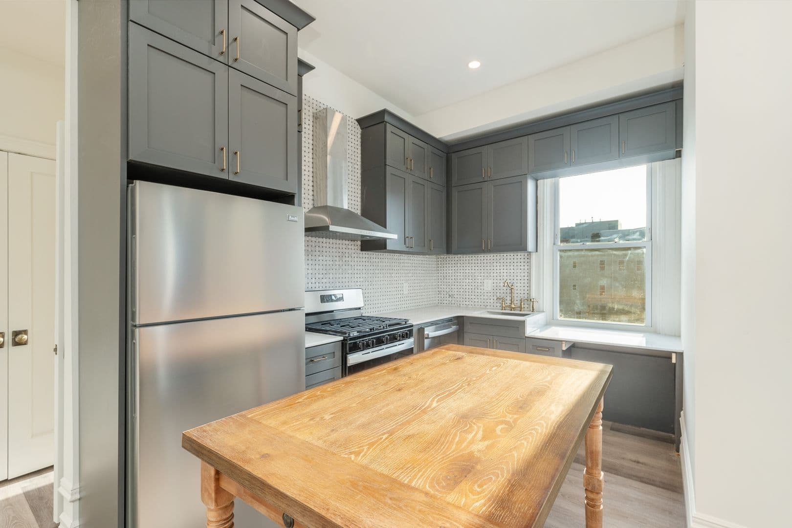 Philadelphia Apartment: 999 N 15th St