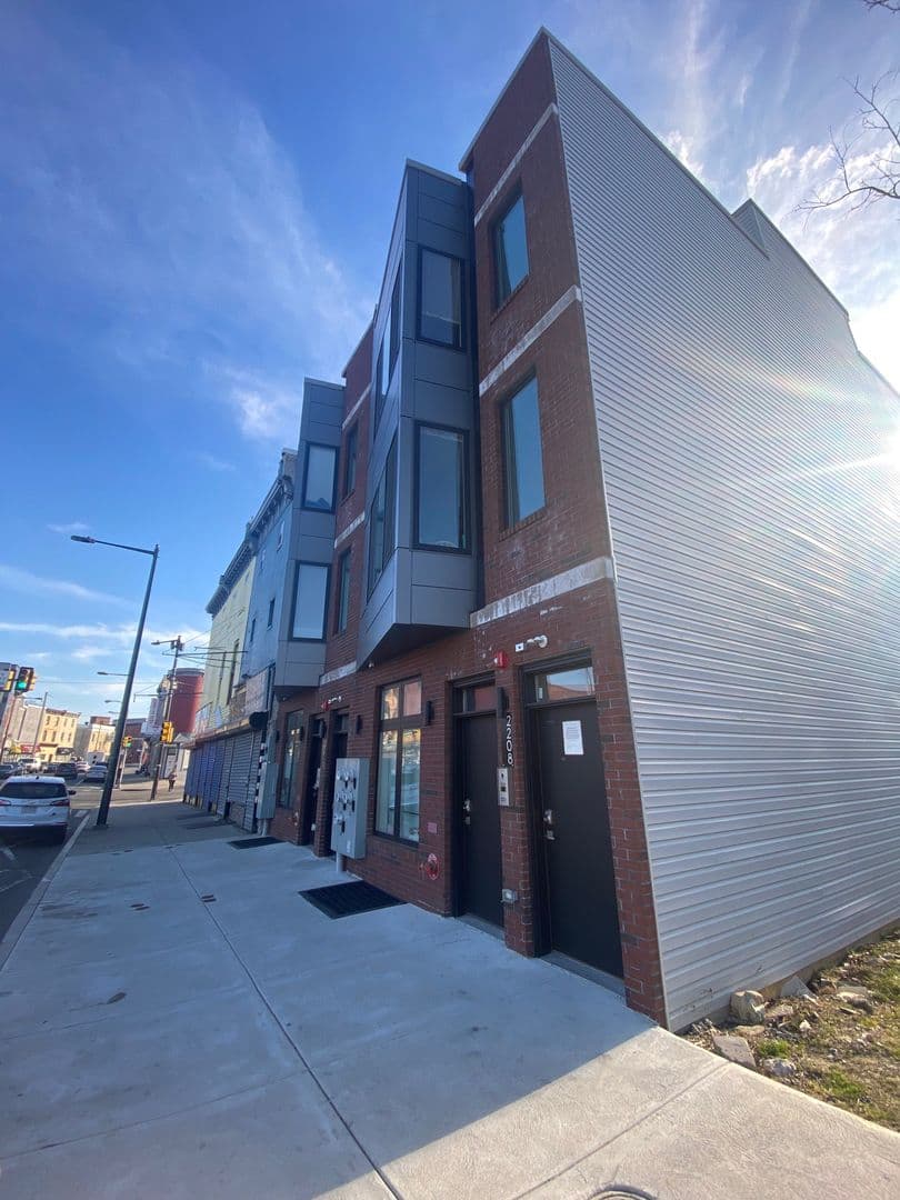 Philadelphia Apartment: 2206-2208 Ridge Ave