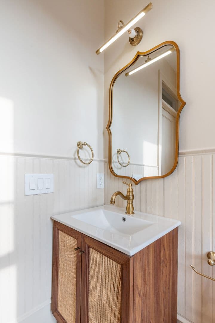 Philadelphia Apartment: 999 N 15th St