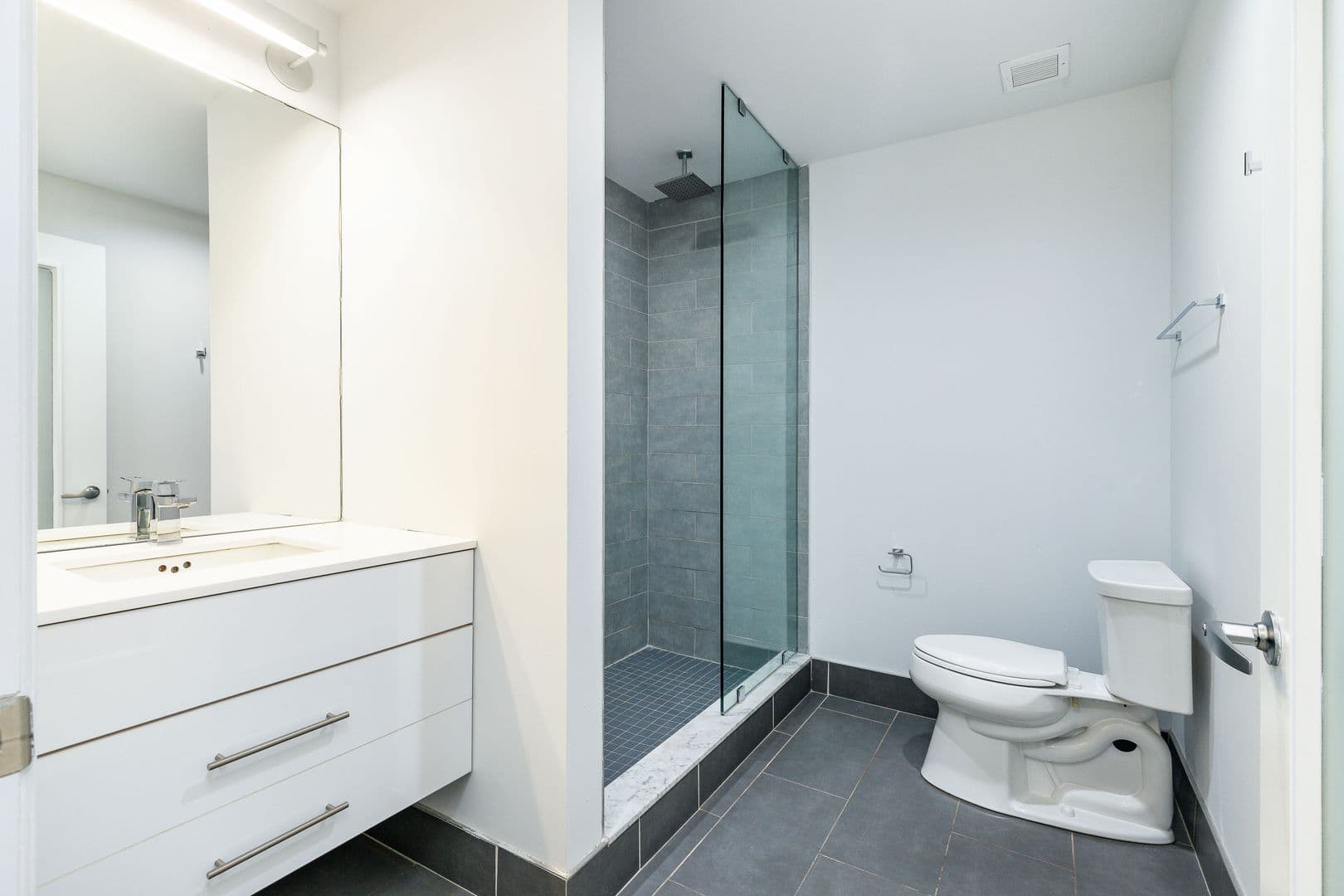 Penn Wynne Apartment: 18 E Lancaster Ave