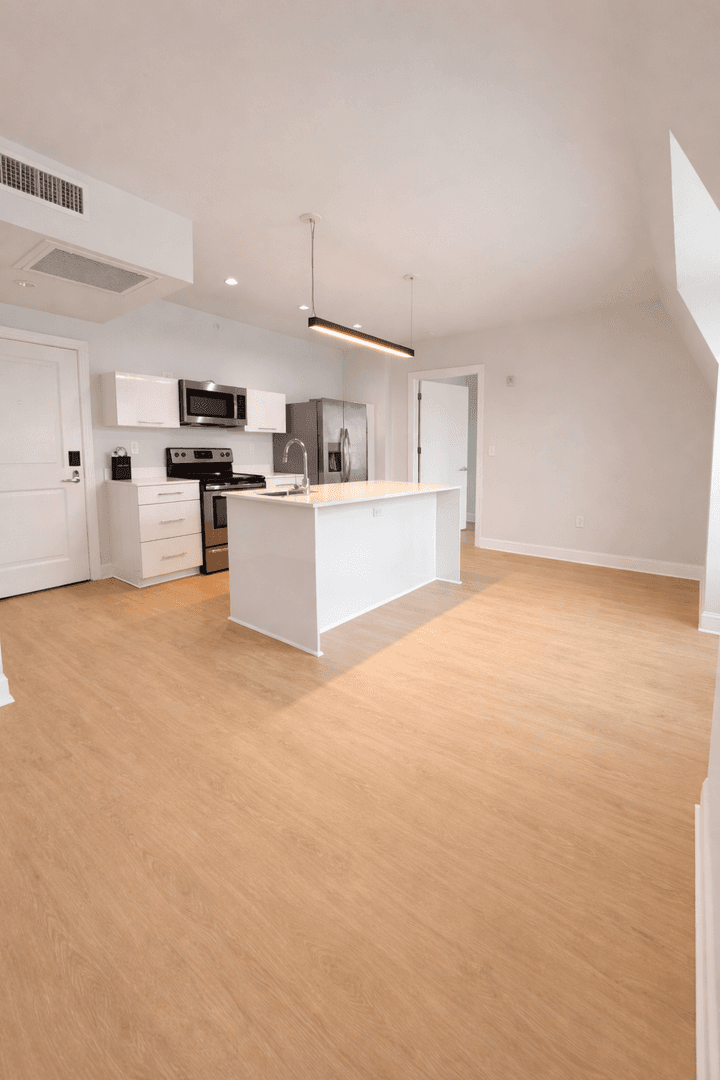 Penn Wynne Apartment: 18 E Lancaster Ave
