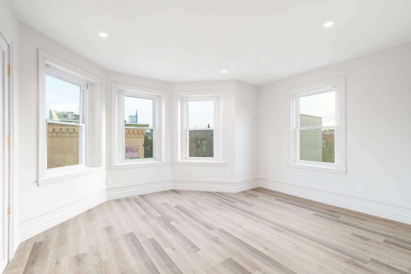 Philadelphia Apartment: 999 N 15th St