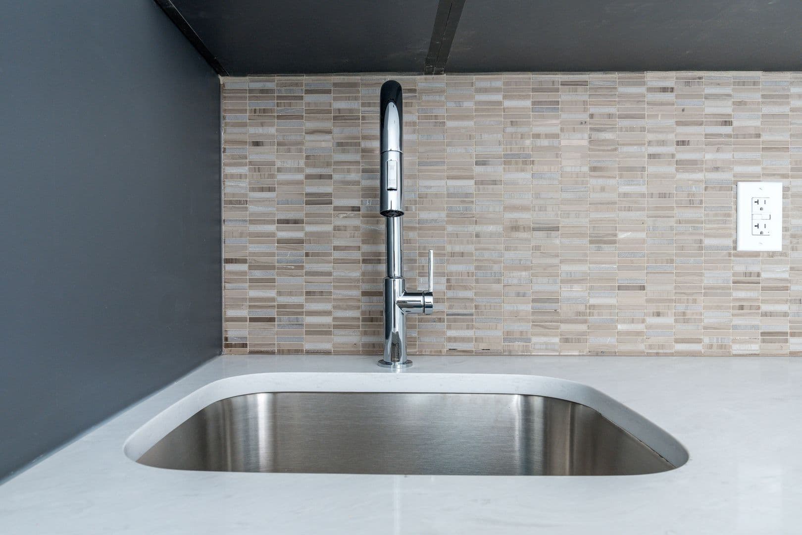 Philadelphia Apartment: 999 N 15th St