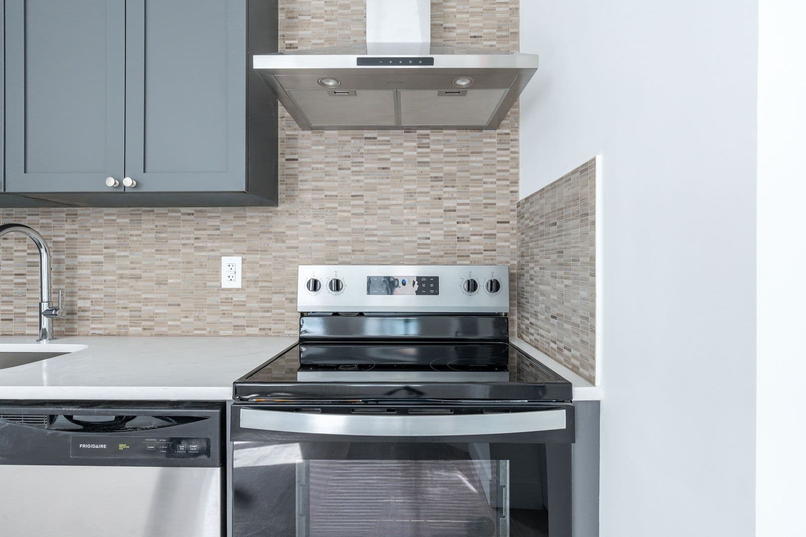 Philadelphia Apartment: 999 N 15th St