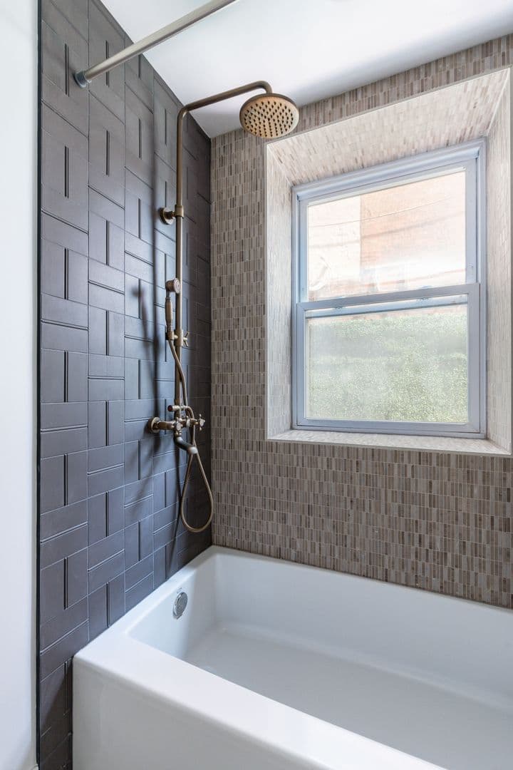 Philadelphia Apartment: 999 N 15th St