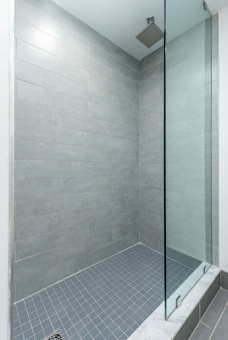 Penn Wynne Apartment: 18 E Lancaster Ave