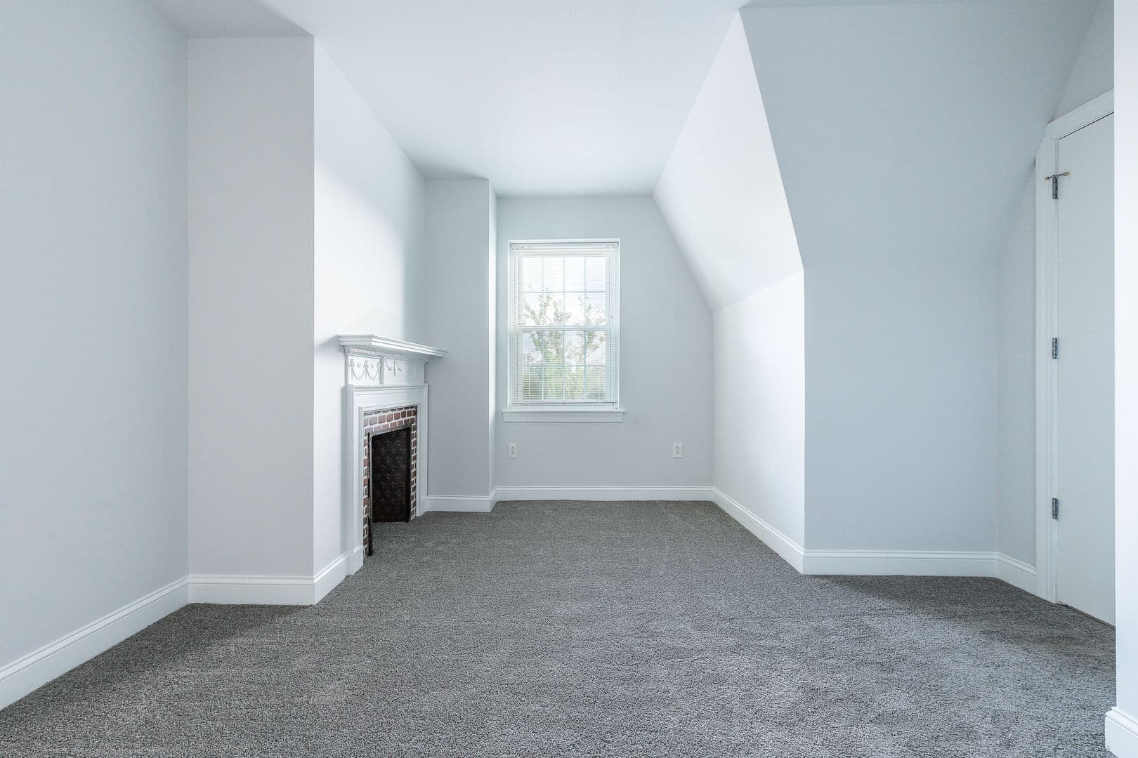 Penn Wynne Apartment: 18 E Lancaster Ave
