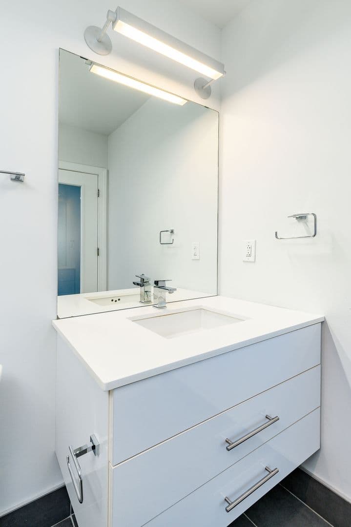 Penn Wynne Apartment: 18 E Lancaster Ave