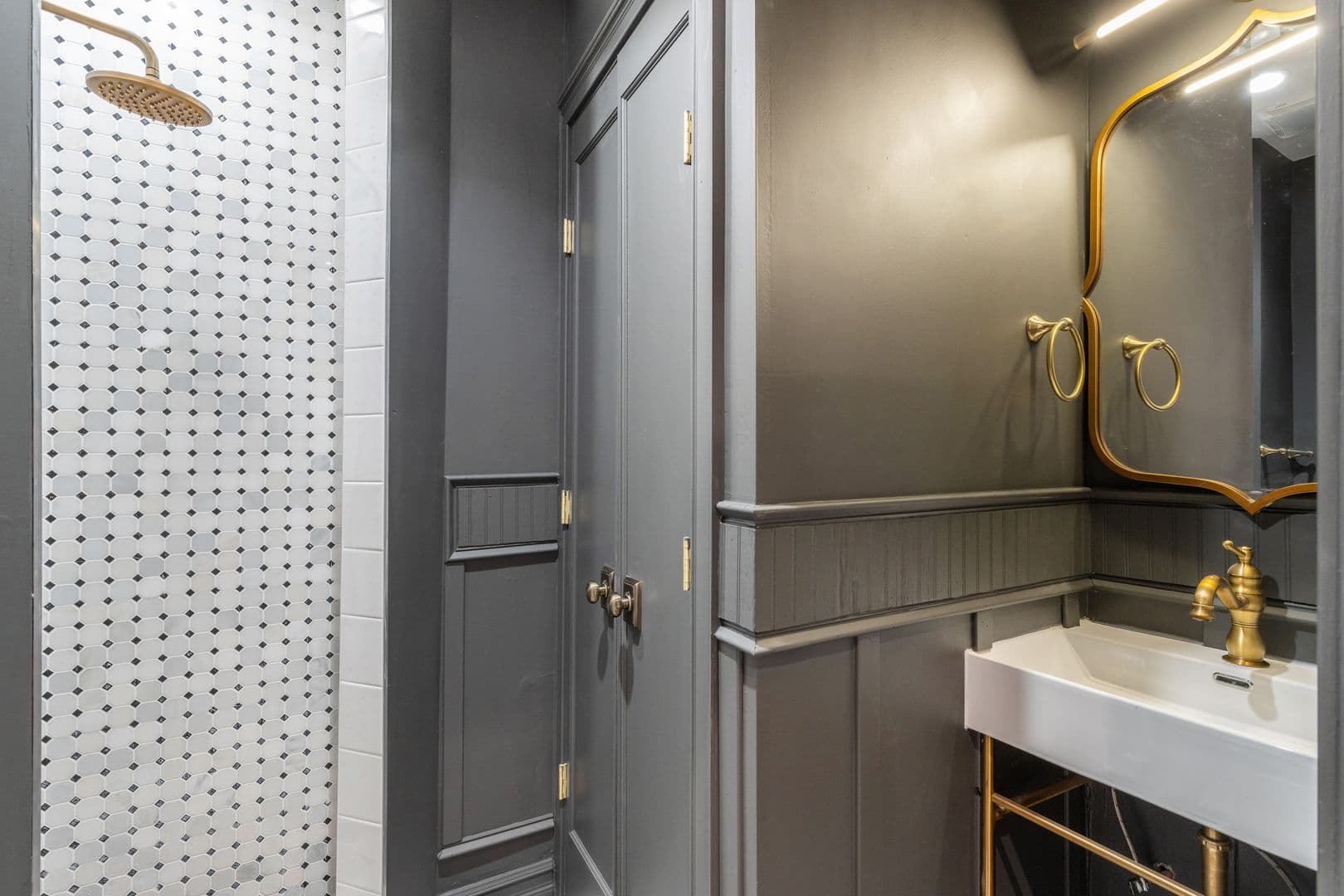 Philadelphia Apartment: 999 N 15th St