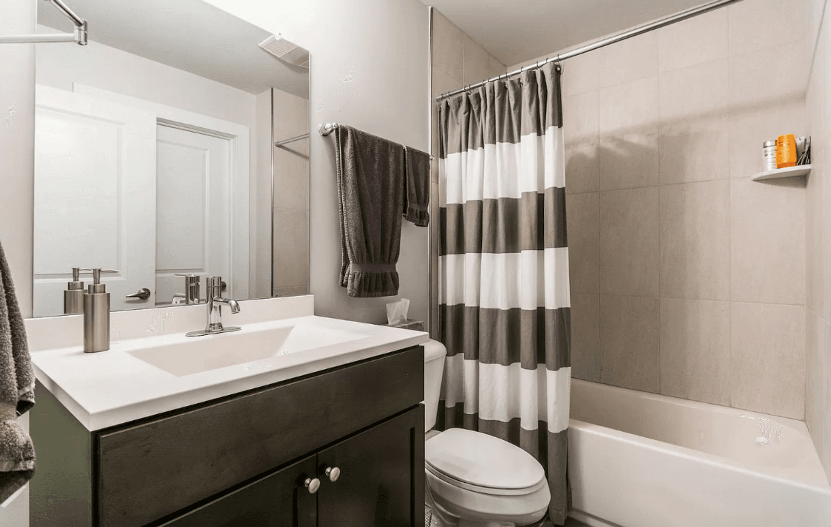 Philadelphia Townhome: 1221 Mt Vernon St
