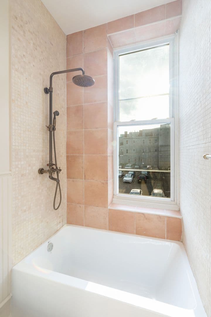 Philadelphia Apartment: 999 N 15th St