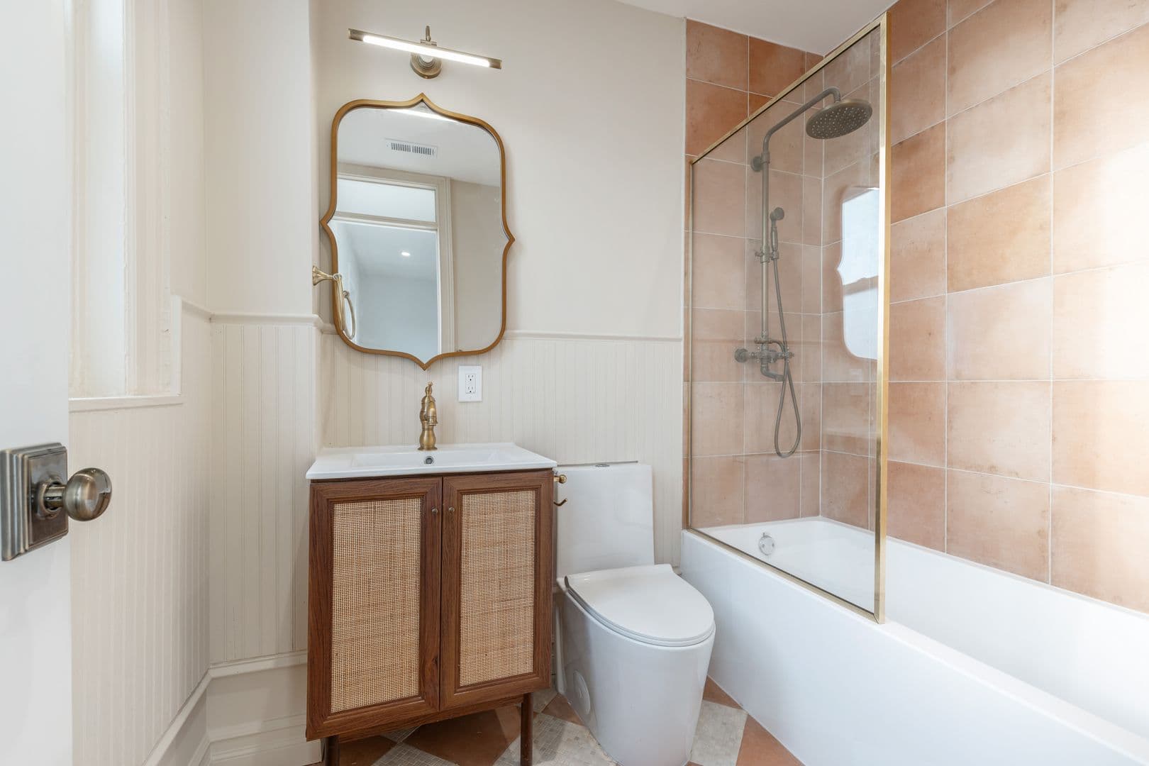 Philadelphia Apartment: 999 N 15th St