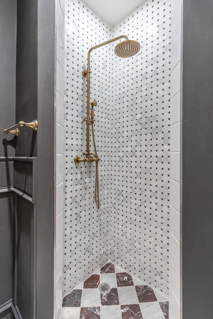 Philadelphia Apartment: 999 N 15th St