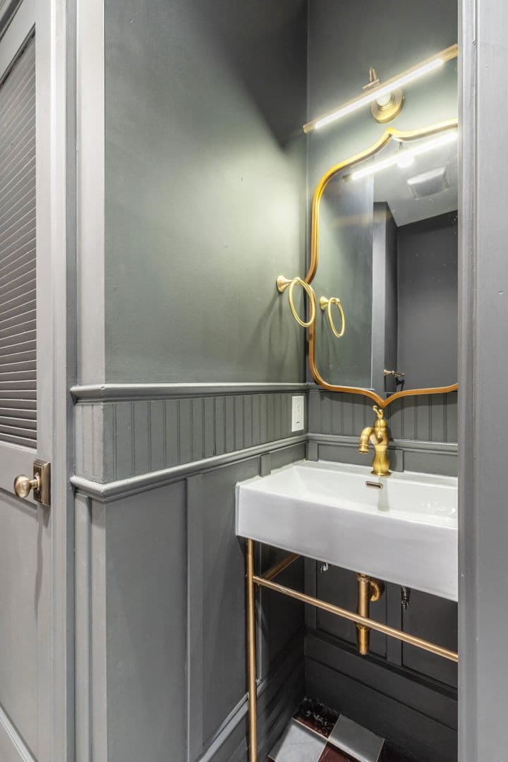 Philadelphia Apartment: 999 N 15th St