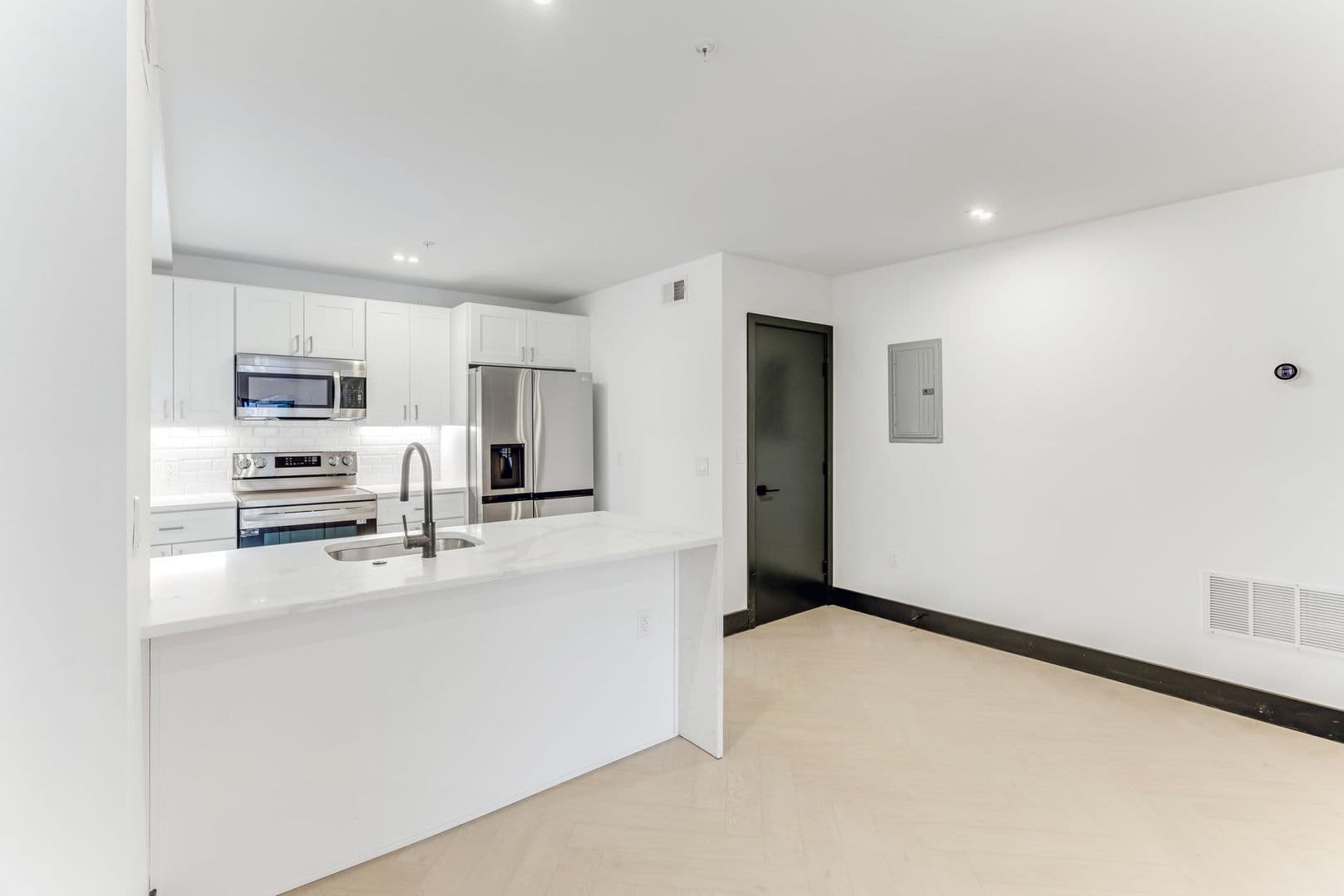 Philadelphia Apartment: 643-645 North 15th Street