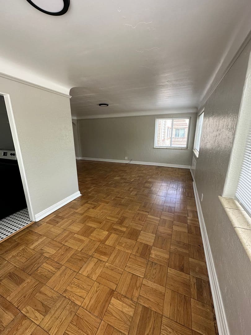 Cheyenne Apartment: 301 E 21st St