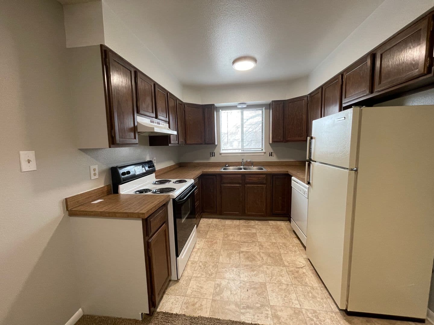 Cheyenne Apartment: 4809 E 13th St