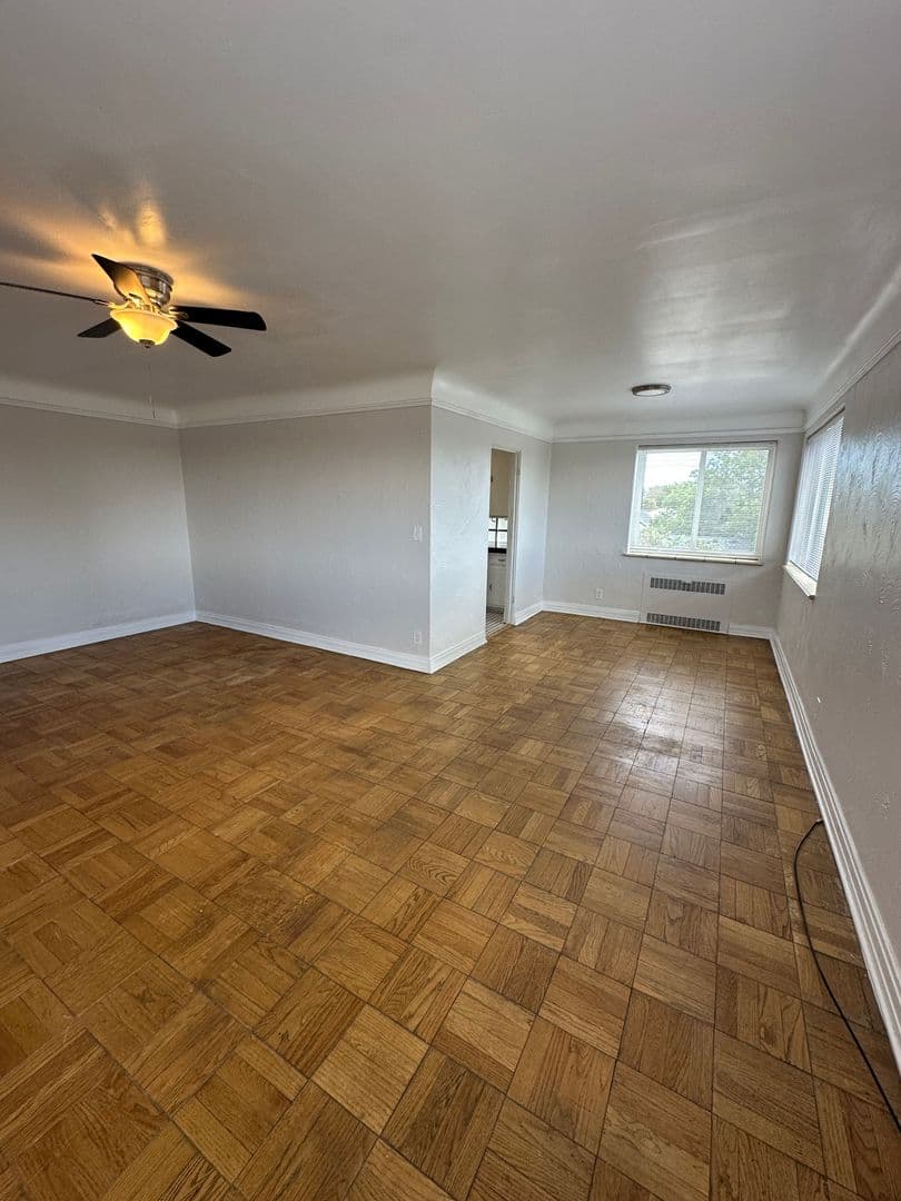 Cheyenne Apartment: 301 E 21st St