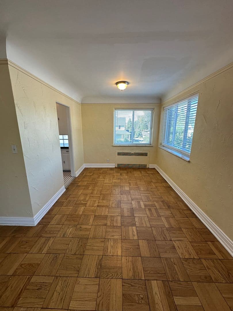 Cheyenne Apartment: 301 E 21st St