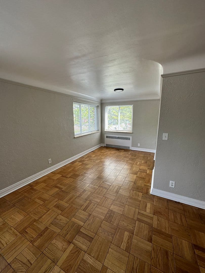 Cheyenne Apartment: 301 E 21st St