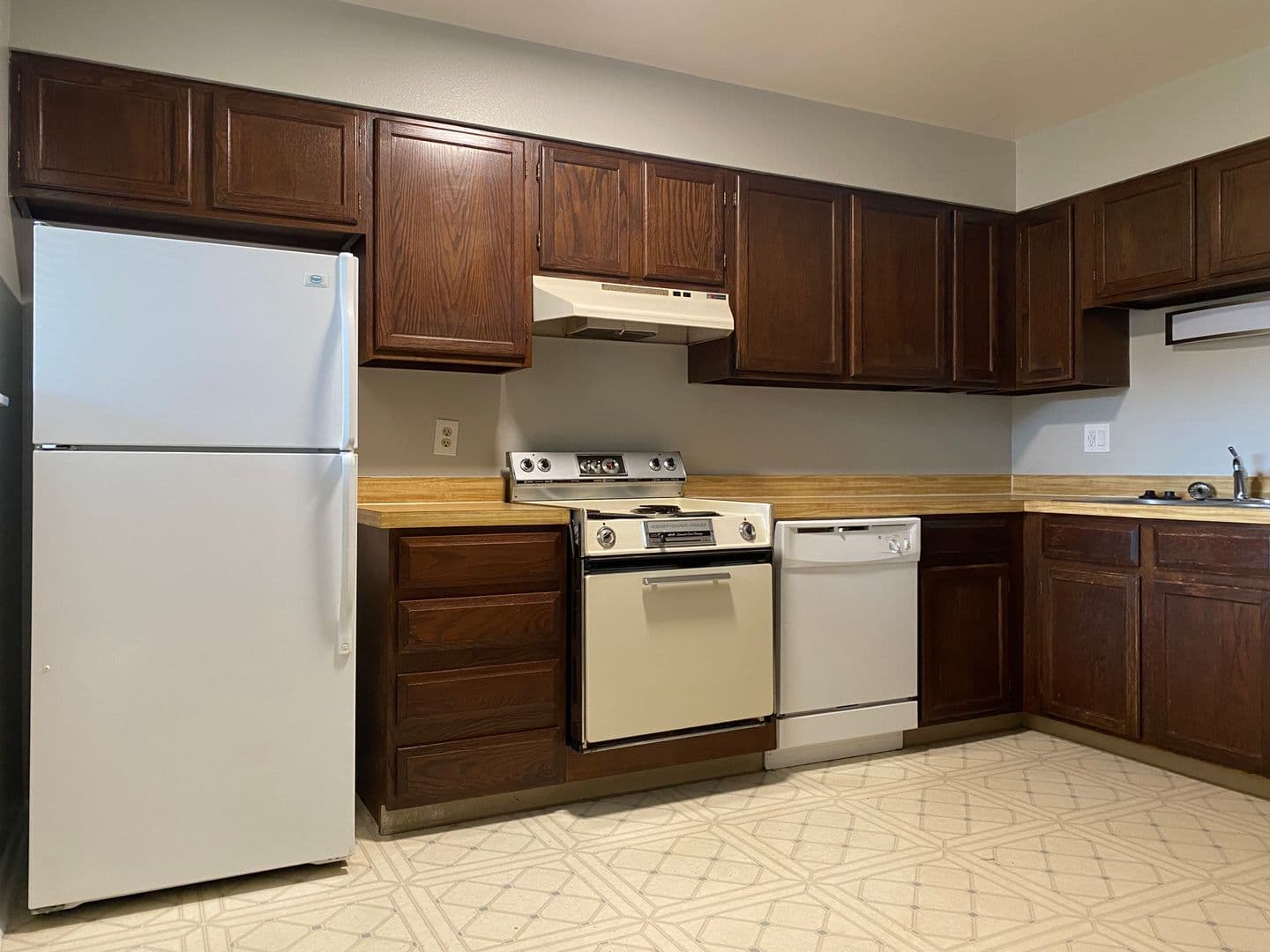 Cheyenne Apartment: 4715 E 13th St