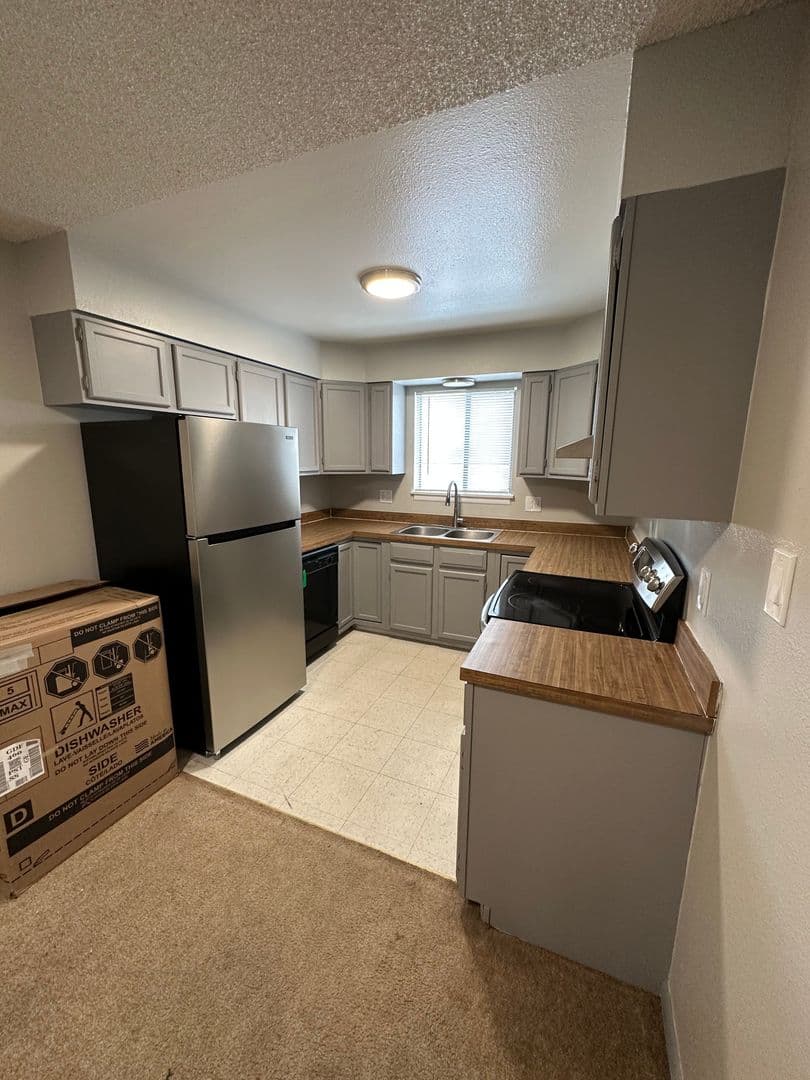 Cheyenne Apartment: 4809 E 13th St