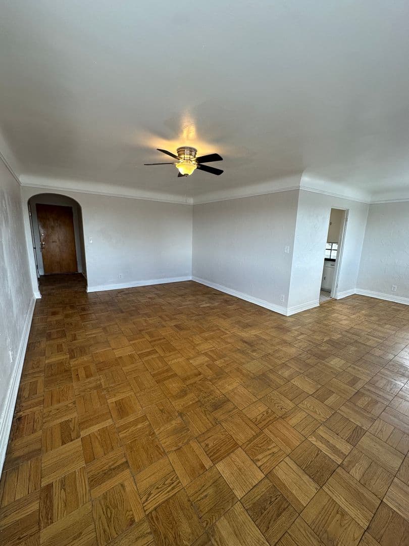 Cheyenne Apartment: 301 E 21st St